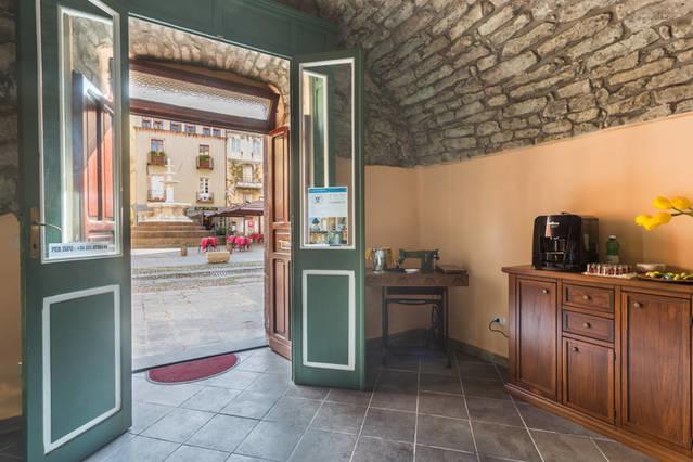 Madalen Guest House Боза Екстериор снимка