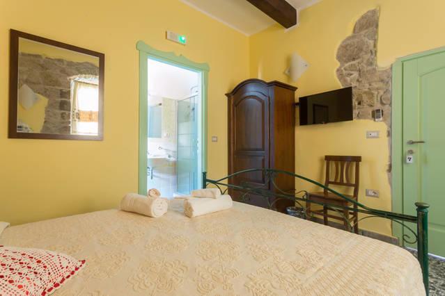 Madalen Guest House Боза Екстериор снимка